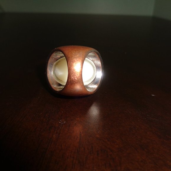 Faux oversized pearl ring-costume jewelry - Picture 6 of 11